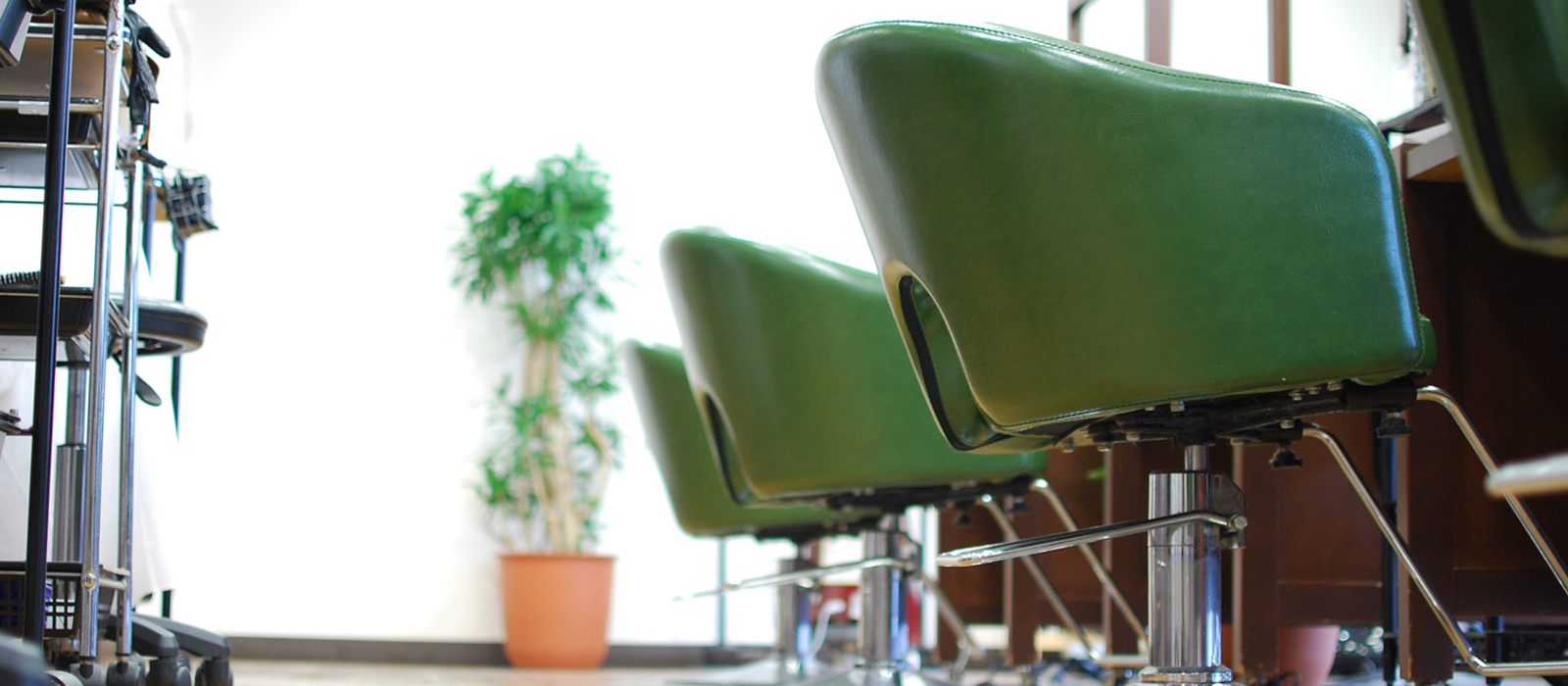 hair salon CROWD